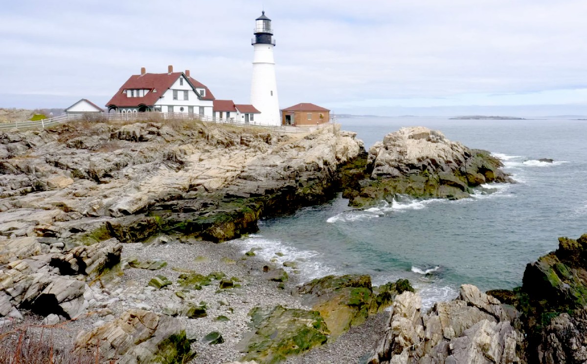 10 Cool Lighthouses in Maine