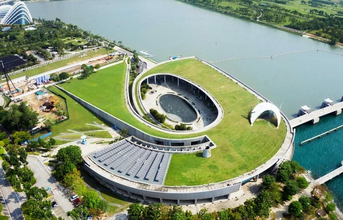 Enjoy a Picnic at Marina Barrage with Stunning City Views & Kite Flying Opportunities