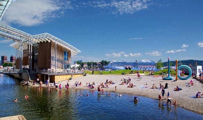 Relax at Tjuvholmen City Beach