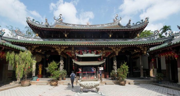 Visit Thian Hock Keng Temple (Singapore’s Oldest Chinese Temple)