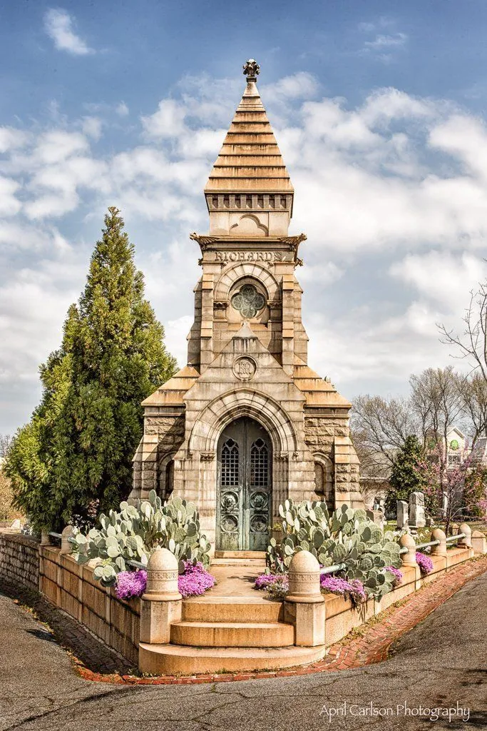 28. Visit Historic Oakland Cemetery