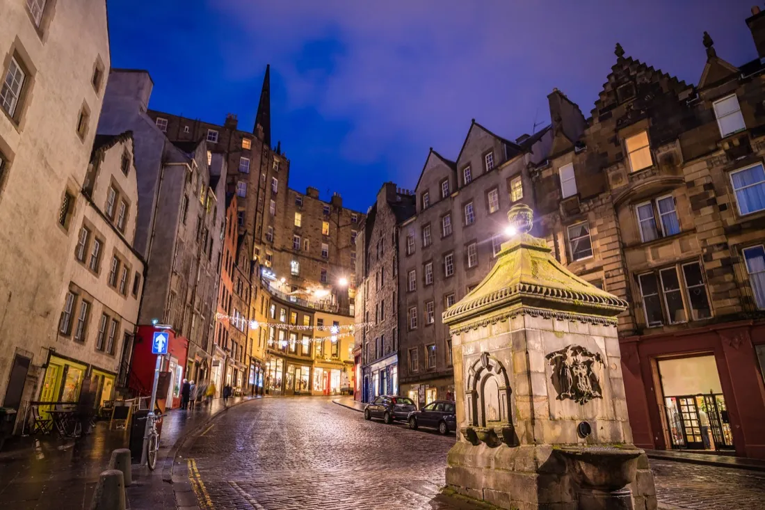 Day 2 Evening: Experiencing Edinburgh’s Nightlife