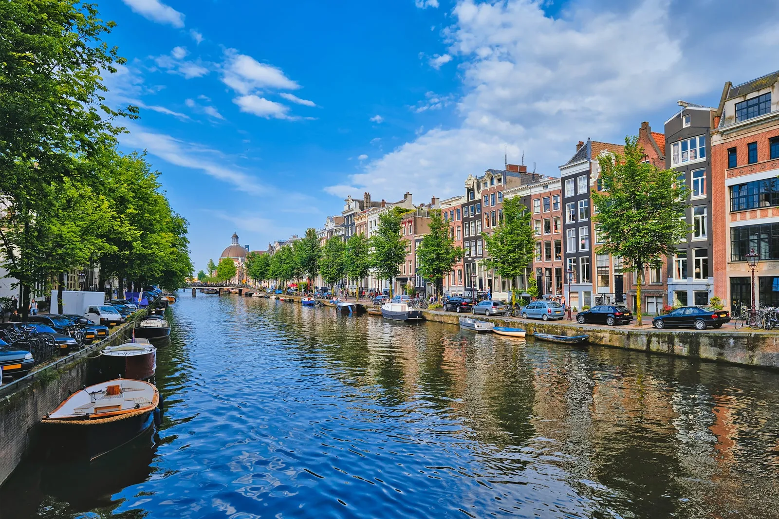 Discovering Amsterdam’s Iconic Canals