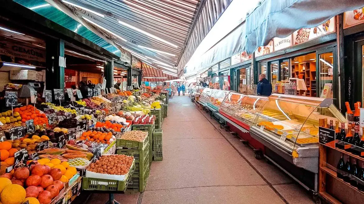 Enjoy Lunch at Naschmarkt