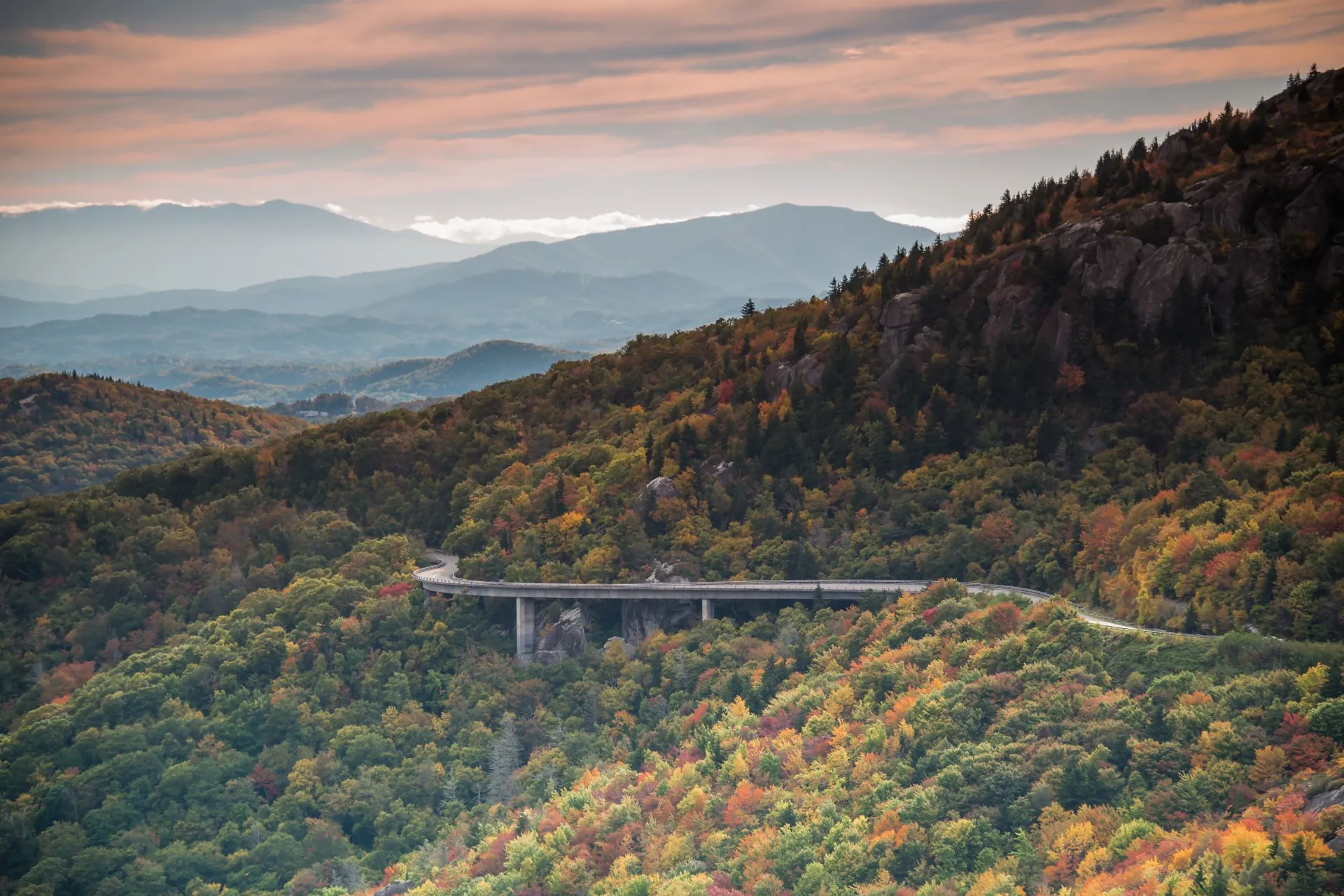 Enjoy the Scenic Beauty of Blowing Rock