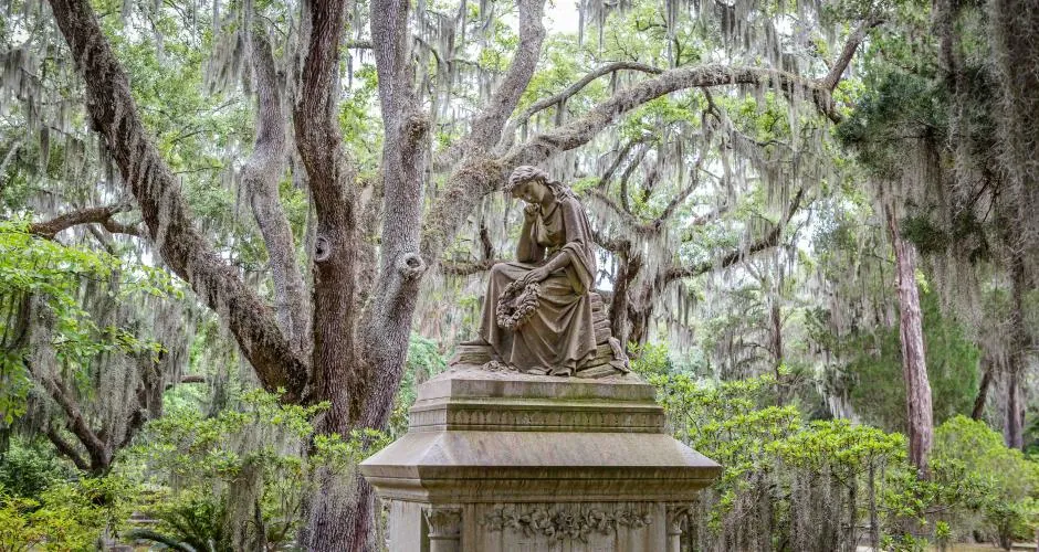 Visit Bonaventure Cemetery