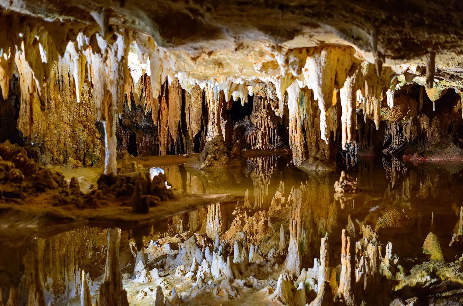 Walk Through Luray Caverns