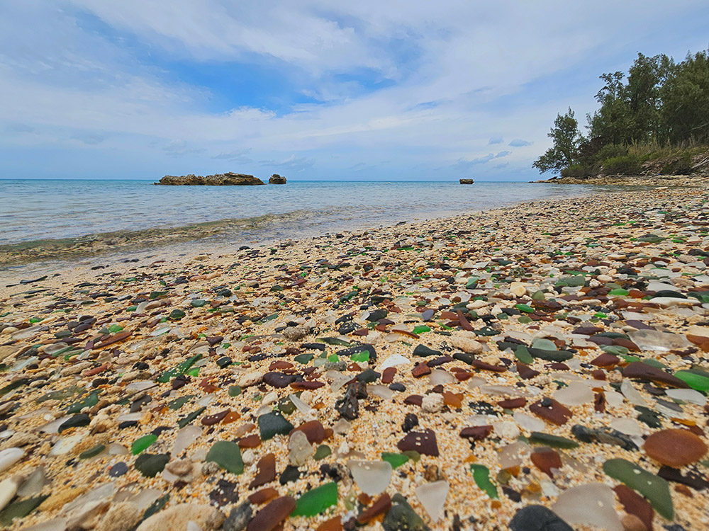 Discovering the 9 Sea Glass Beaches in Bermuda: A Treasure Hunter’s Paradise Sea Glass Beaches in Bermuda
